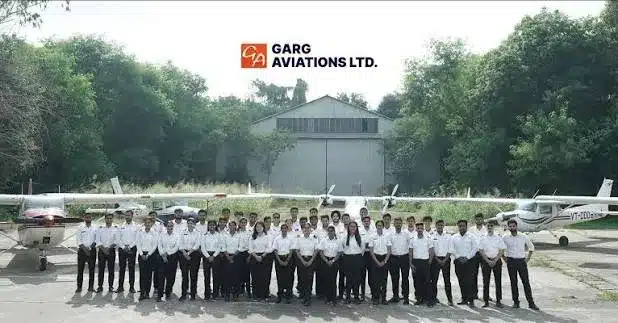 Garg Aviations students and training aircraft in front of the hangar in Kanpur
